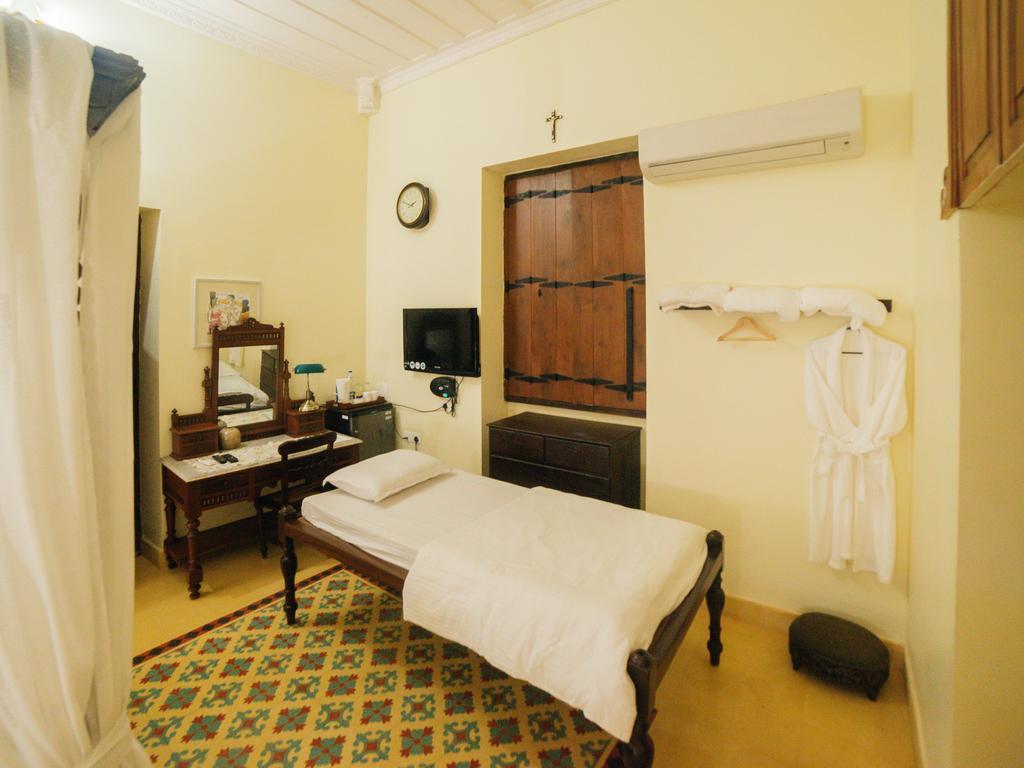 Casa Menezes - A Heritage Goan Homestay 巴姆博利姆 外观 照片